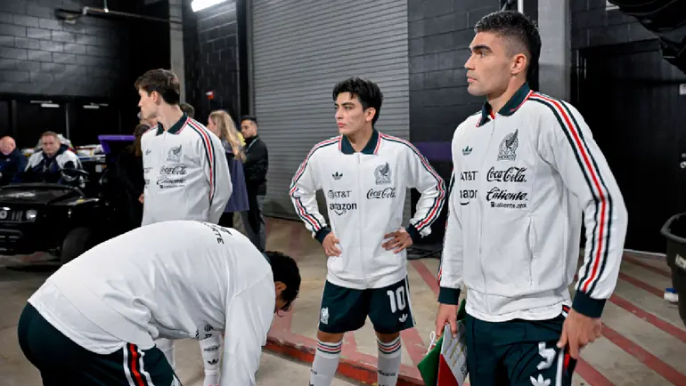 Jugadores de la Selección Mexicana previo a salir al terreno de juego ante Colombia | IMAGO7
