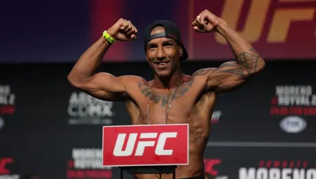 Roani Barcelos rompe el silencio tras salir en camilla en su combate ante Raúl Rosas Jr.