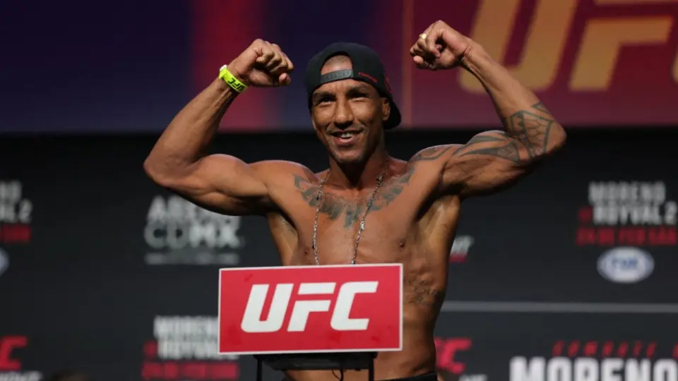 Roani Barcelos rompe el silencio tras salir en camilla en su combate ante Raúl Rosas Jr.