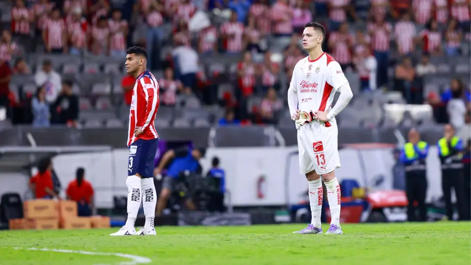 Diego Campillo y Óscar Whalley en lamento con Chivas | IMAGO 7