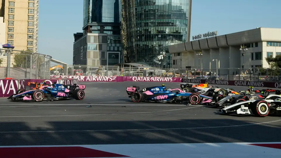 Pierre Gasly y Franco Colapinto tras el choque en Bakú | AP