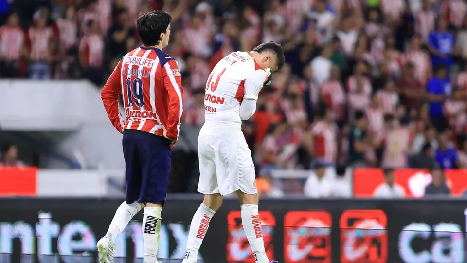 Óscar Whalley en lamento con Chivas | IMAGO 7
