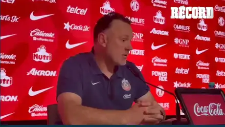 ¿Crisis? Milito reconoce tarde complicada de Chivas ante Querétaro
