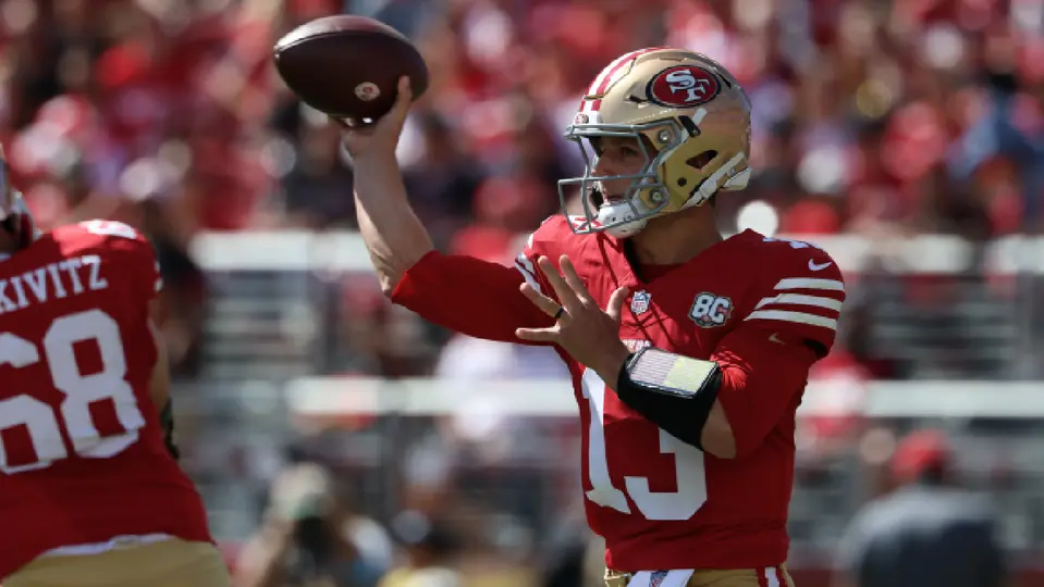 Brock Purdy, mariscal de campo de San Francisco 49ers, en victoria ante Cardinals | AP