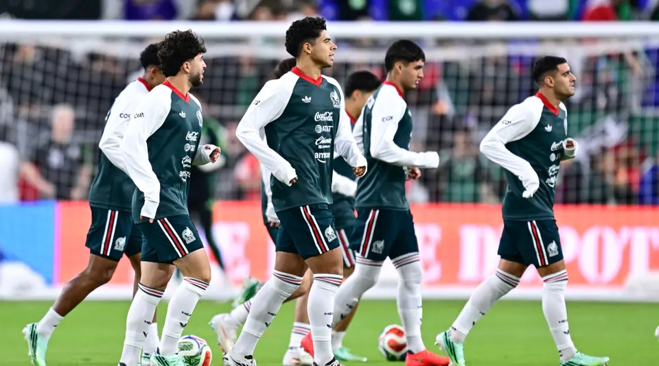 Jugadores de México calentando antes del partido ante Colombia | MEXSPORT