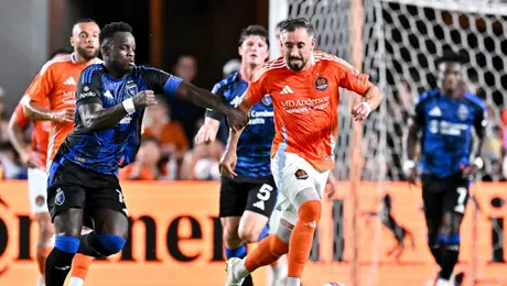 ¡Otra vez! Héctor Herrera es expulsado por agredir a un rival en la MLS