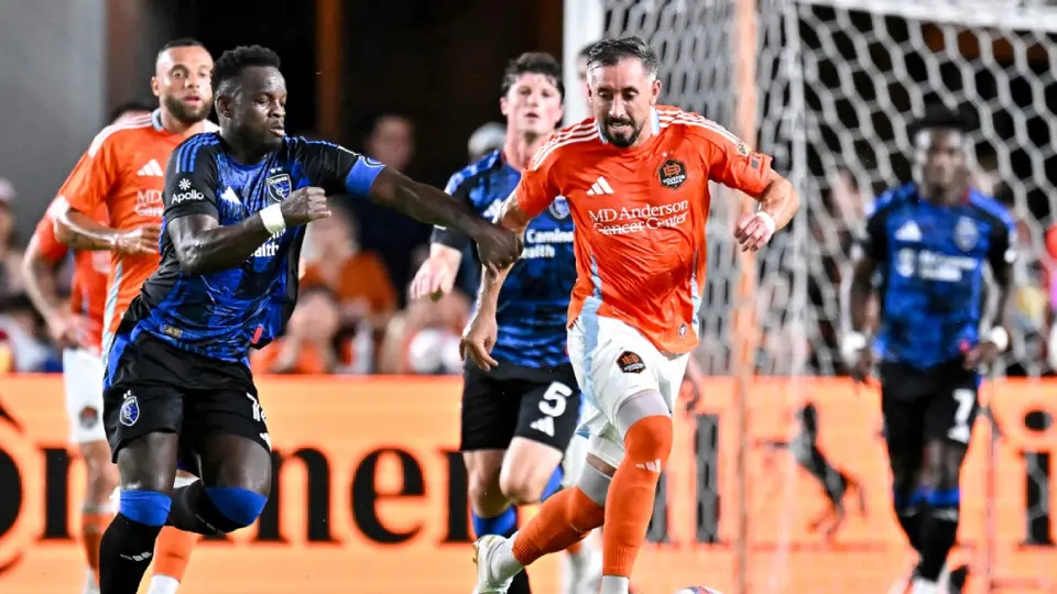 ¡Otra vez! Héctor Herrera es expulsado por agredir a un rival en la MLS