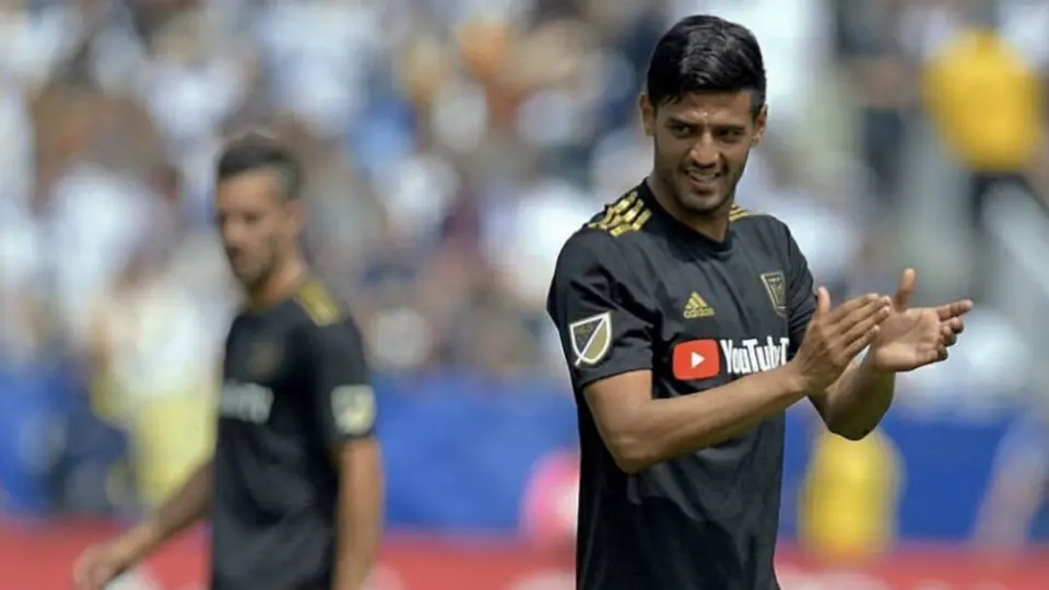 Carlos Vela sería opción para reforzar al Barcelona