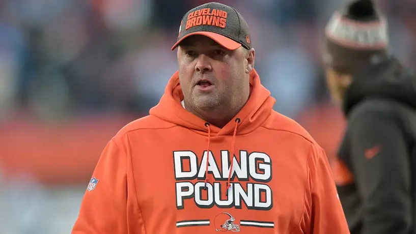 Browns promueve a su coordinador ofensivo a entrenador en jefe