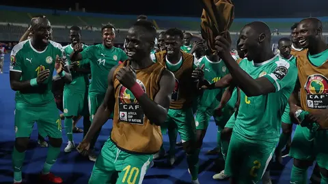 ¡Alta seguridad! Futbolistas de Senegal son extremadamente revisados a su llegada a San Antonio