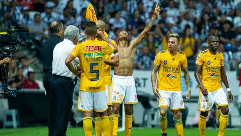 Tigres y Monterrey empatan en Clásico Regio y dejan liderato a merced del León