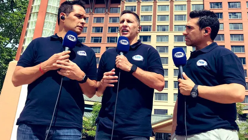 Aficionado besó a Chaco Giménez en plena transmisión de Copa Oro