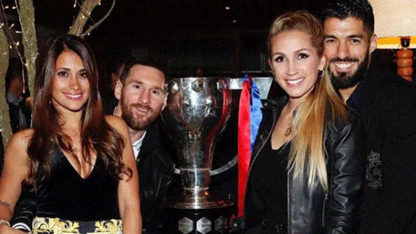 Parejas de jugadores del Barça presumen festejo tras campeonato