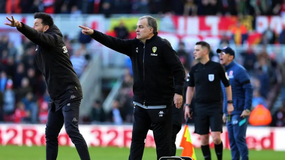 Bielsa corrige a su traductor en plena conferencia de prensa