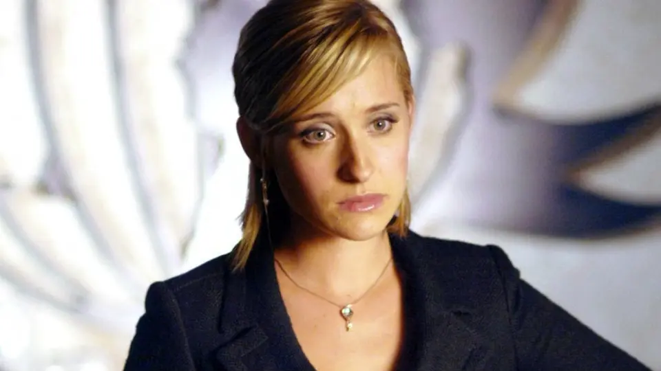 Actriz de Smallville se declara culpable en caso de 'esclavitud sexual'