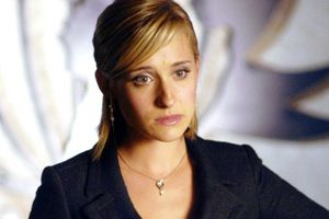 Actriz de Smallville se declara culpable en caso de 'esclavitud sexual'