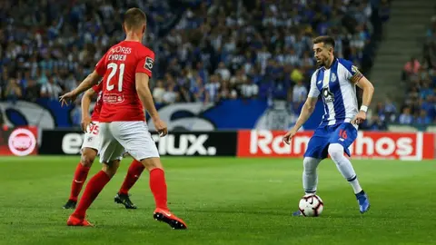 Herrera y Tecatito emprenden el vuelo de los Dragones a la senda del triunfo