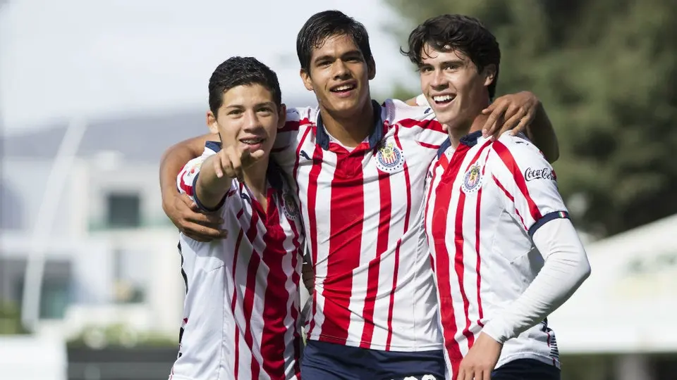 Increíble anotación de penalti en partido de Chivas Sub 17