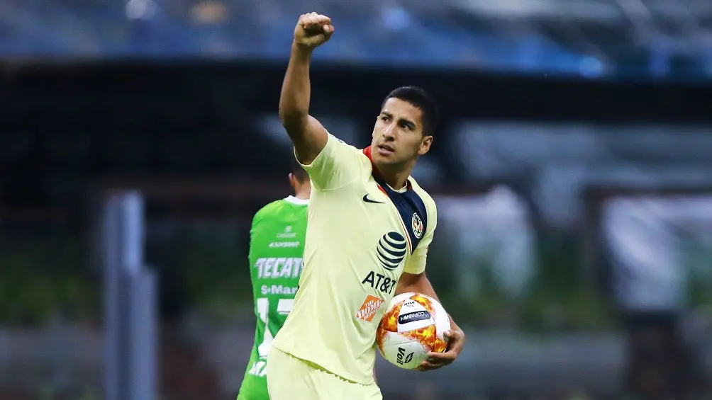 Cecilio Domínguez celebra anotación con las Águilas | IMAGO7