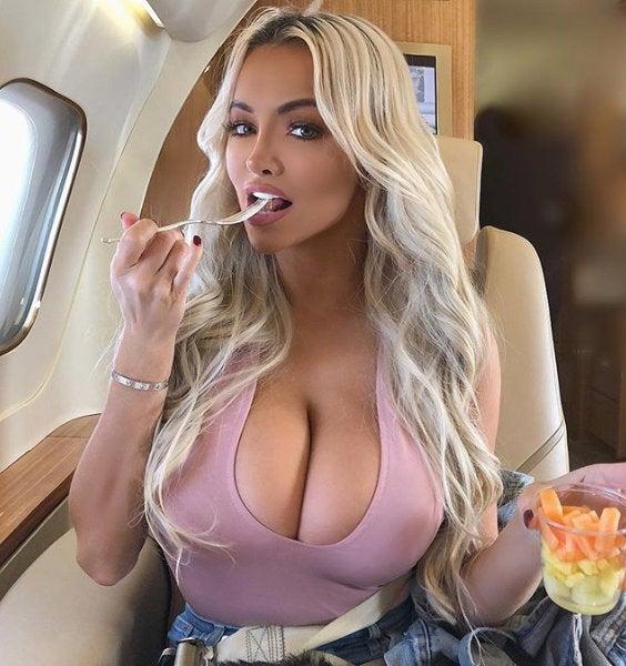 Lindsey Pelas, una auténtica muñeca