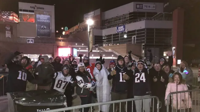 35 mil personas fueron al Gillette Stadium para despedir a los Patriots