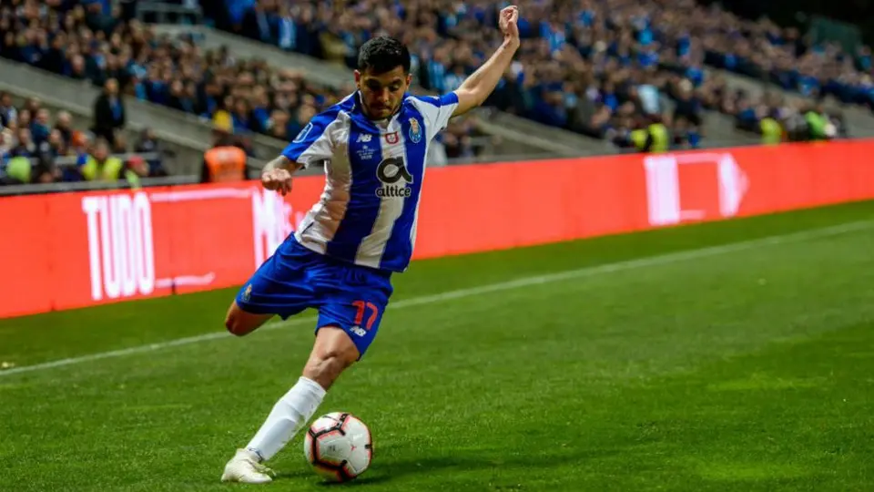 Representante de Tecatito descarta que el jugador regrese a México