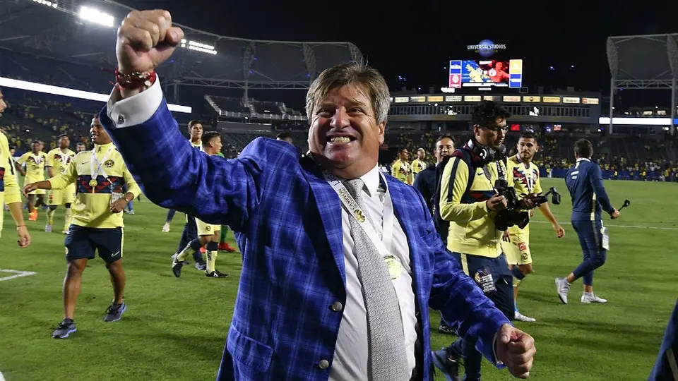 Miguel Herrera se lució bailando rock and roll junto a la esposa de Mateus Uribe