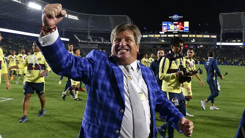 Miguel Herrera se lució bailando rock and roll junto a la esposa de Mateus Uribe