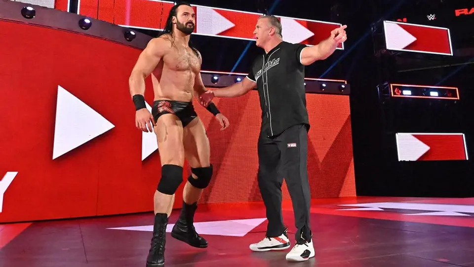 Shane McMahon y Drew McIntyre 'acabaron' con Roman Reigns