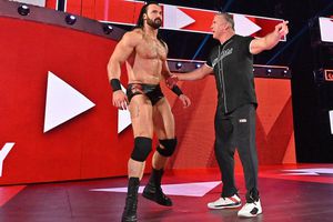 Shane McMahon y Drew McIntyre 'acabaron' con Roman Reigns