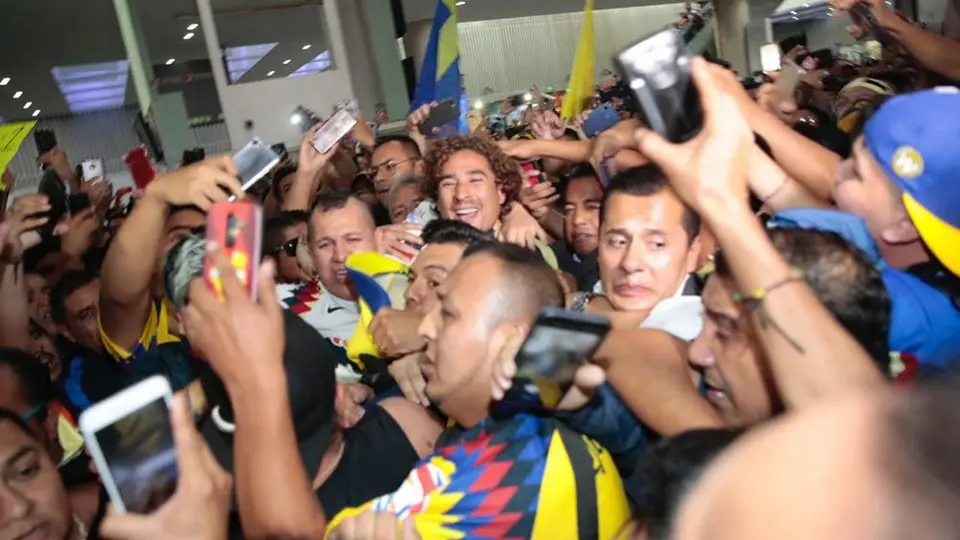 'Perro rabioso' da bienvenida a Memo Ochoa al América