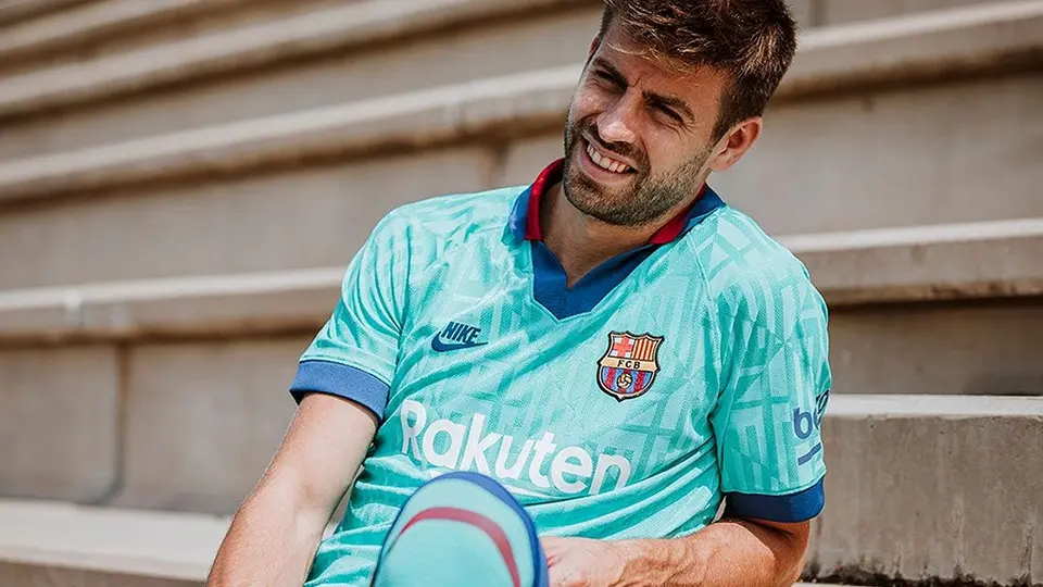 Barcelona presenta tercer uniforme, inspirado en los 90