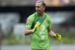 Marchesín hace broma a Nico Castillo en pleno vuelo a Morelia