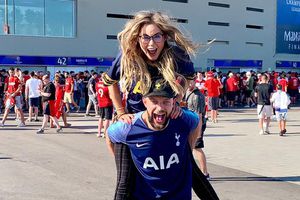 Finn Bálor y Vero Rodríguez presumen su amor en Champions League