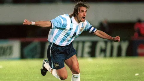 Batistuta rechazó ofrecimiento de Maradona para integrar su cuerpo técnico en Gimnasia 