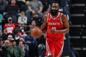 James Harden firma 57 puntos en vibrante duelo contra los Memphins