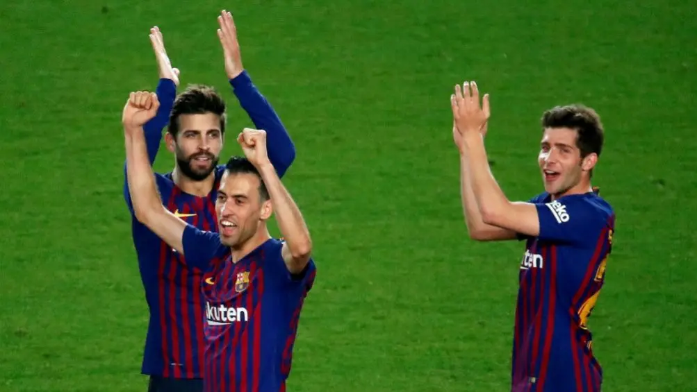 Piqué, Busquets y Sergi Roberto festejan tras un triunfo del Barça | EFE
