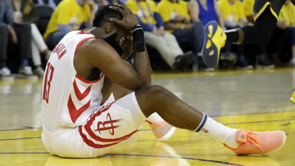 Ojos de Harden siguen con impactante irritación previo a juego vs Warriors