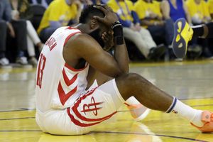 Ojos de Harden siguen con impactante irritación previo a juego vs Warriors