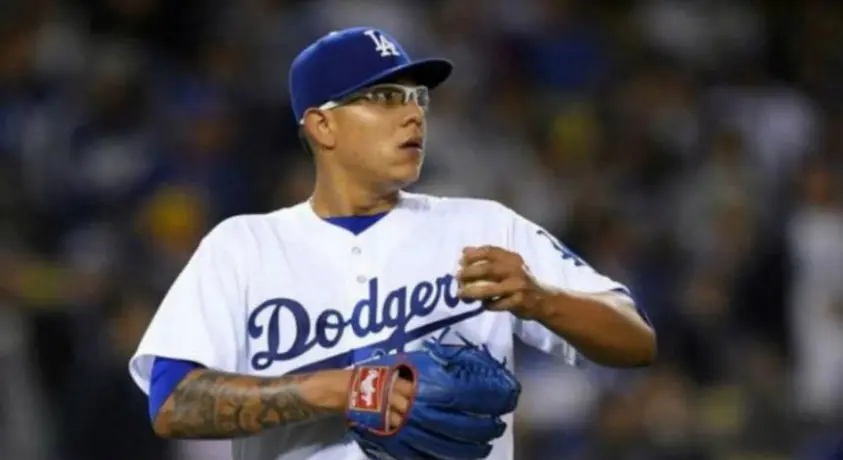 Julio Urías es detenido por violencia doméstica en California