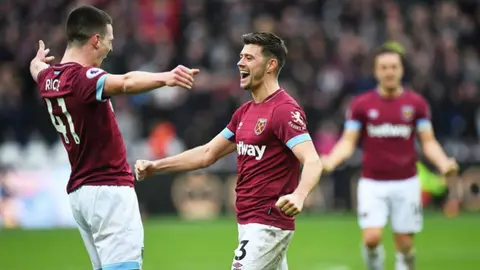 West Ham vuelve a la victoria sin Chicharito a costa del Arsenal