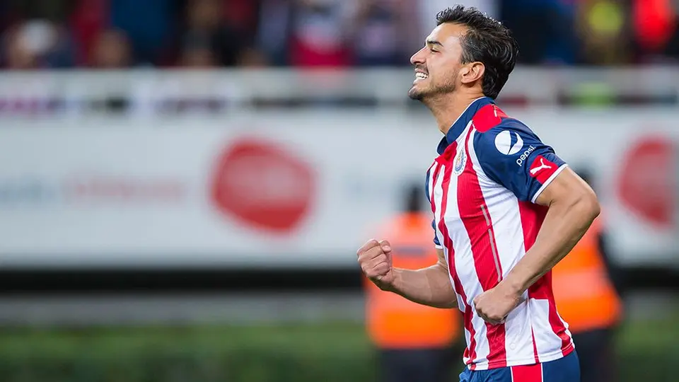 Chivas hace oficial regreso de Oswaldo Alanís