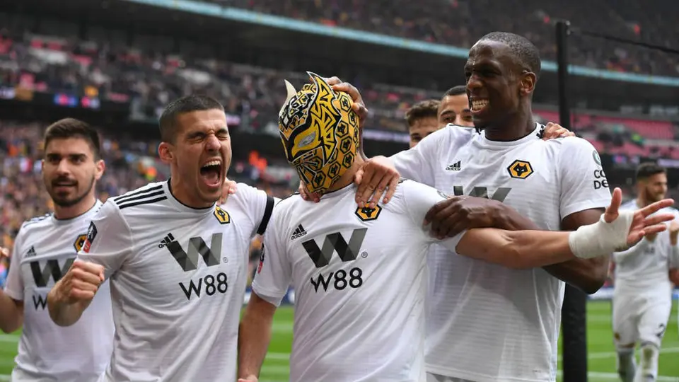 'Que se ponga la máscara ahora que es un perdedor': Deeney a Jiménez