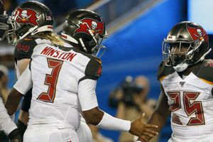 Tampa Bay conquistó su primer triunfo de la temporada tras vencer a Carolina