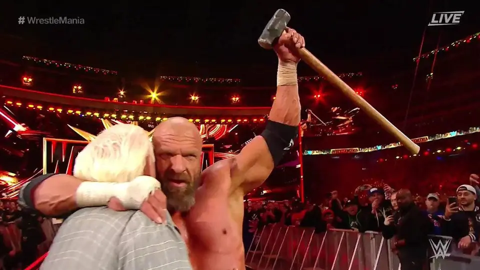 Triple H derrota a Batista y salva su carrera en WM 35