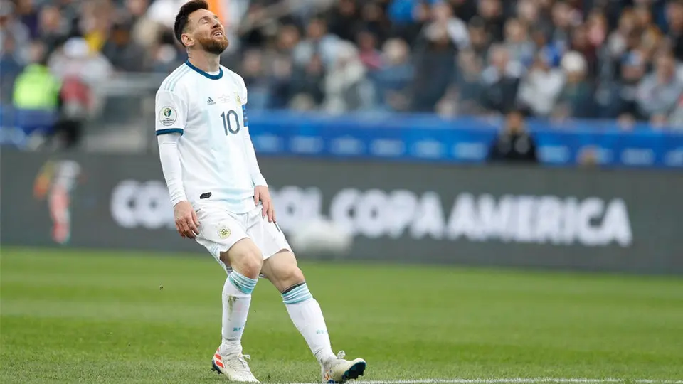 Conmebol daría dos juegos de suspensión a Lionel Messi