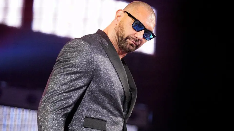 'En Wrestlemania, acabaré con la carrera de Triple H': Batista