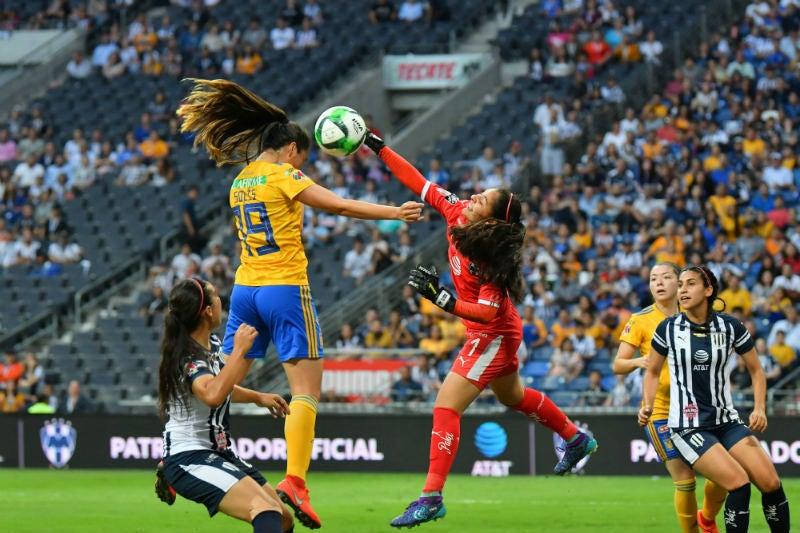 Las felinas vencieron a las Rayadas en el Clásico Regio