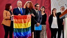 AMLO decreta 17 de mayo como Día Nacional contra la homofobia