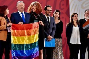 AMLO decreta 17 de mayo como Día Nacional contra la homofobia